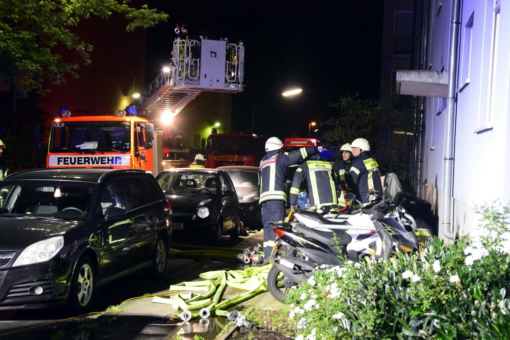 Feuer 2 Y Kellerbrand Koeln Ostheim Ruppinerstr P167.JPG - Miklos Laubert